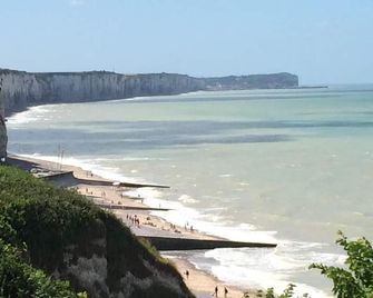 3 Star Chalet Refurbished In 2014 With Private Garden Located In Canouville - Veulettes-sur-Mer - Playa
