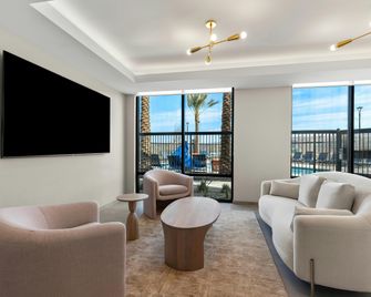 Hampton Inn & Suites by Hilton Corona - Corona - Lounge