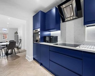 Central Modern Chique Apartment - Prestwich - Cuina