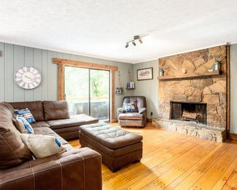Private In the woods cabin With a Lakeview - Dawsonville - Sala de estar