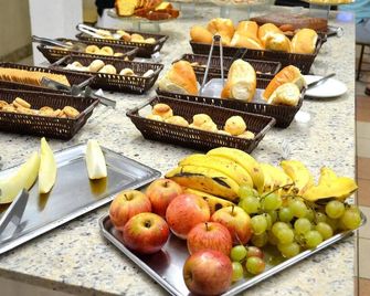 Domus Hotel Veneza - Ipatinga - Ipatinga - Buffet