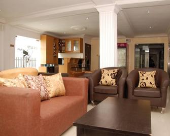 Ben Auto Guest House - Alimosho - Living room
