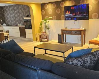 Spacious 4-bedroom house in awesome Oslo. 10-15 min. to Oslo City Center. - Oslo - Wohnzimmer