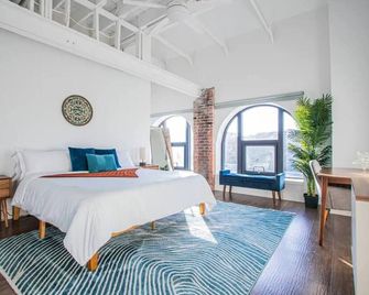 Charming Space with Parking/King Bed/Street Car - Kansas City - Bedroom