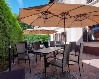 Vén Diófa De Lux Panzió - Szegedin - Innenhof