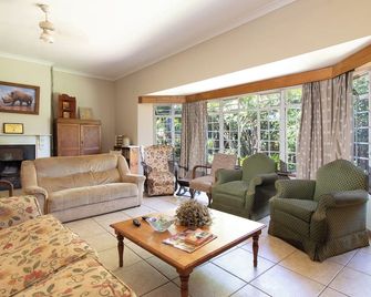 Woodlands Cottages & Camping - Kenton on Sea - Huiskamer
