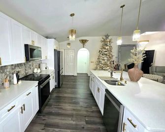 Next to Wesley, Tampa Outlets & Krate at the Grove - Land O' Lakes - Kitchen