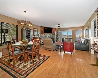 Condo Sitting Right On Top Of A Waterfall And Mountain View! - Lake Toxaway - Comedor