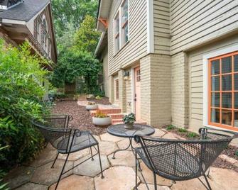 Charming Apartment in Historic Grant Park Home - Atlanta