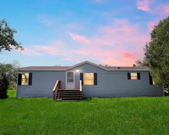Relaxing 4BR Hideaway in Groveland cottage - Clermont - Building