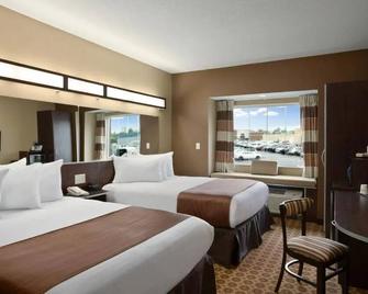 3 Relaxing Rooms Perfect for Your Group Getaways | Affordable w/ Free Breakfast - Fairmont