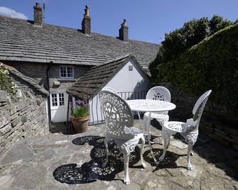 Character stone cottage walking distance from the World Heritage Jurassic Coast - Swanage - Patio