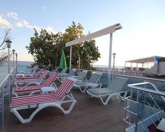 Ucem Hotel Golden Sea - Altinoluk - Balcón
