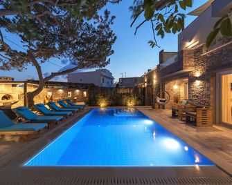 Luxury 14 bedroom villa complex with pools and whirlpool next to beach - Koutsouras - Piscina