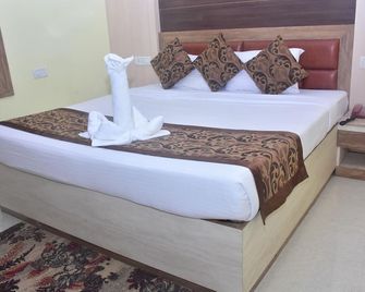 Hotel Arya Palace - Bhubaneswar - Phòng ngủ