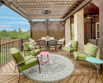 Pool And Hot Tub in Sunny Smithville Get - Smithville