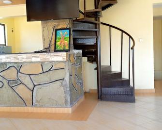 Quarantine Lounge Kisumu - Kisumu - Front desk