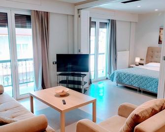 Luxurious minimal apartment in Acropolis - Athens - Living room