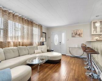 Lansdale: Work, Rest, Explore - Lansdale - Living room