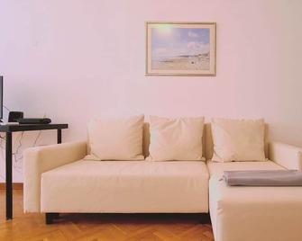 Stay Virtuoso Apartment - Nicosia - Sala de estar