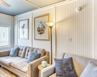 Steps to Sand: Remodeled North Myrtle Beach Condo! - North Myrtle Beach - Living room