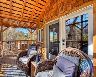 Tranquil Cabin on Sleeping Child Creek - Hamilton - Balkon