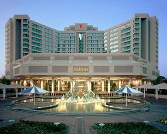 Hilton East Brunswick Hotel & Executive Meeting Center - East Brunswick - Gebäude