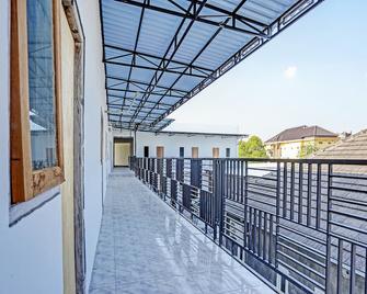 OYO Life 91594 Bungah Residence Syariah - Gresik - Balcón