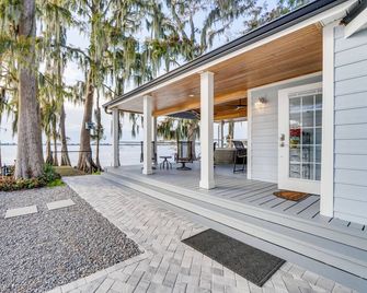 Hot Tub & Fire Pit: Lakefront Home on Lake Eloise - Winter Haven - Патіо