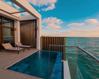 Bab Al Nojoum Hudayriyat Villas - אבו דאבי - בריכה