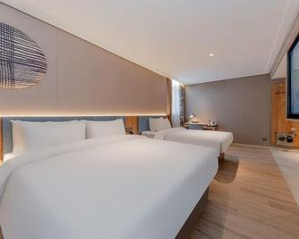 Home Inn Neo Shanghai North Bund Yangpu Bridge Longchang Road Metro Station - Shanghai - Bedroom