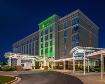 Holiday Inn Kansas City Airport By IHG - Kansas City - Building