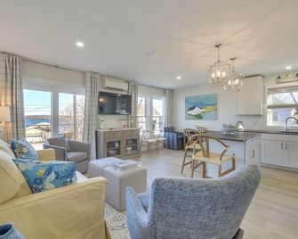 Deck With Water Views Quiet East Boothba - East Boothbay - 客廳