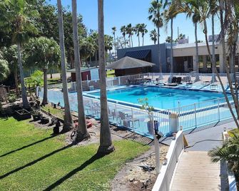 Island Hotel of the Space Coast - Merritt Island - Pool