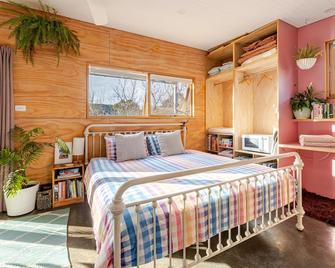 Timber & Stone - Modern Eco Retreat and Studio - Chewton - Habitación