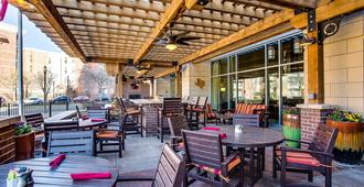 Overton Hotel and Conference Center - Lubbock - Patio