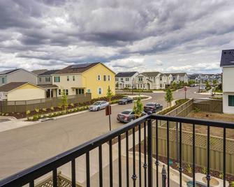 California Midterm Rental with Fenced Yard! - Tracy - Balkon