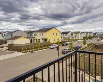 California Midterm Rental With Fenced Ya - Tracy - Balkon