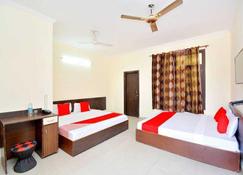 OYO Flagship 811346 Hotel Prince Paradise - Amritsar - Bedroom