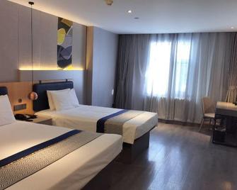 Home Inn Qiqihar Longhua Road Branch - Qiqihar - Habitación