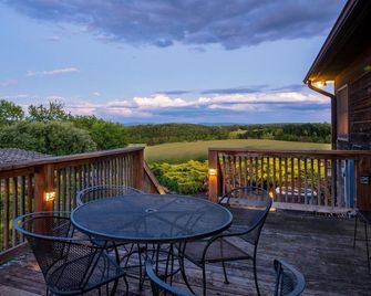 Ridgeview Retreat: Mountain Views and Pet Friendly - Staunton - Balkon