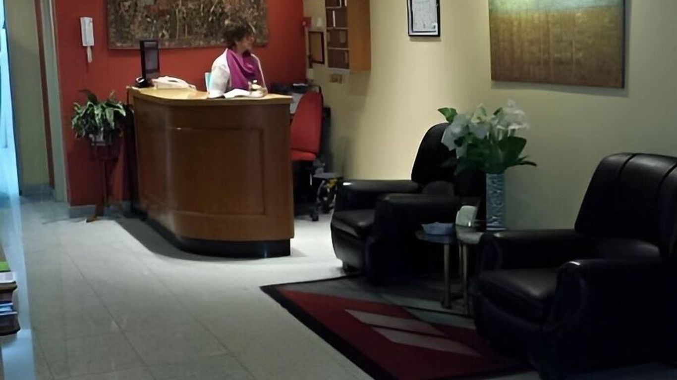 Hostal Guzman El Bueno by gaiarooms