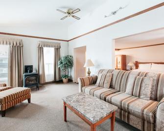 Mount Robson Inn - Jasper - Living room