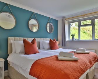 Beer View Cottage, Pet Friendly, Country Holiday Cottage In Beer - Beer - Bedroom