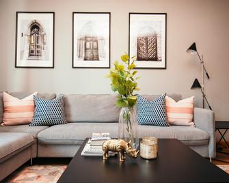 Tallinn City Apartments Freedom Square - Tallinn - Living room