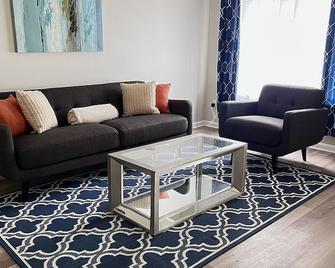 Derby Townhome - Elizabethtown - Living room