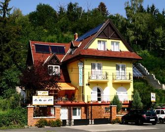 Zenit Panzió - Miskolc - Edificio