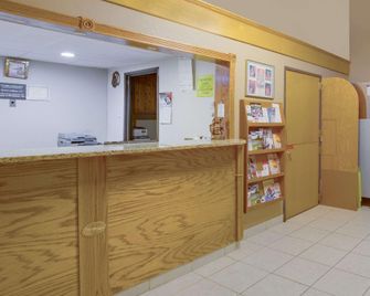 Worthington Inn - Worthington - Front desk
