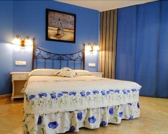 Hostal La Corte De Los Pinares - Vinuesa - Schlafzimmer