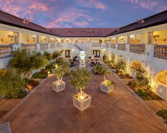 The Lodge at Healdsburg, Tapestry Collection by Hilton - Healdsburg - Building